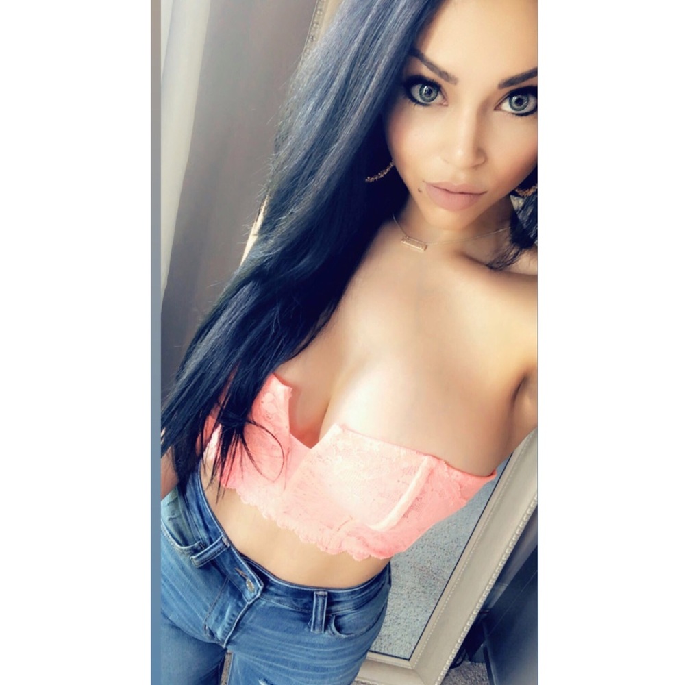 Meet your Posher, Monica